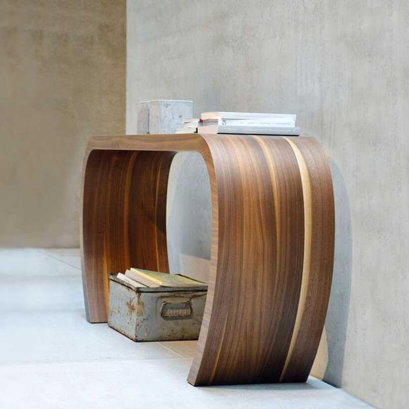 Telefontische, Moderner, gebogener Konsolentisch aus Walnussholz, skandinavischer Wabi-Sabi-Stil, Eingangstisch mit fließendem Design